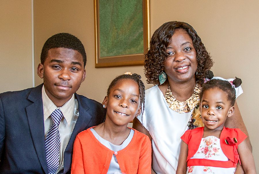 UEfigenia Semente nabantwana bakhe abathathu eNamibia