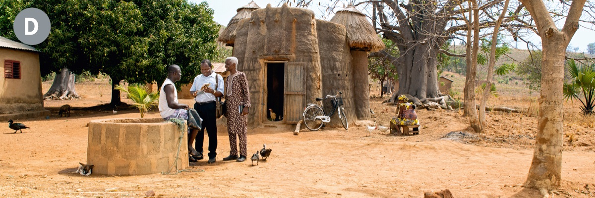 D. Àwọn Ẹlẹ́rìí Jèhófà méjì ń wàásù fún ọkùnrin kan ní abúlé kan lórílẹ̀-èdè Benin.