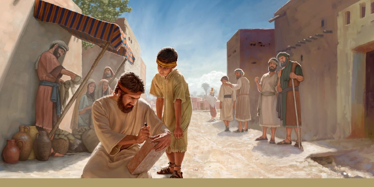 Ìsíkíẹ́lì ń ya àwòrán sórí bíríkì níṣojú àwọn èèyàn.