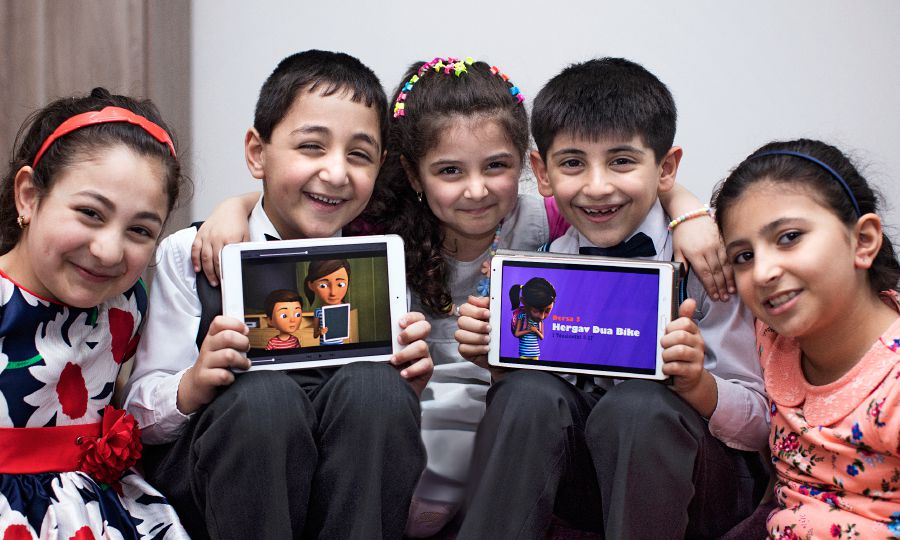Àwọn ọmọ àwọn ará Kurd ń gbádùn fídíò Kọ́lá àti Tósìn