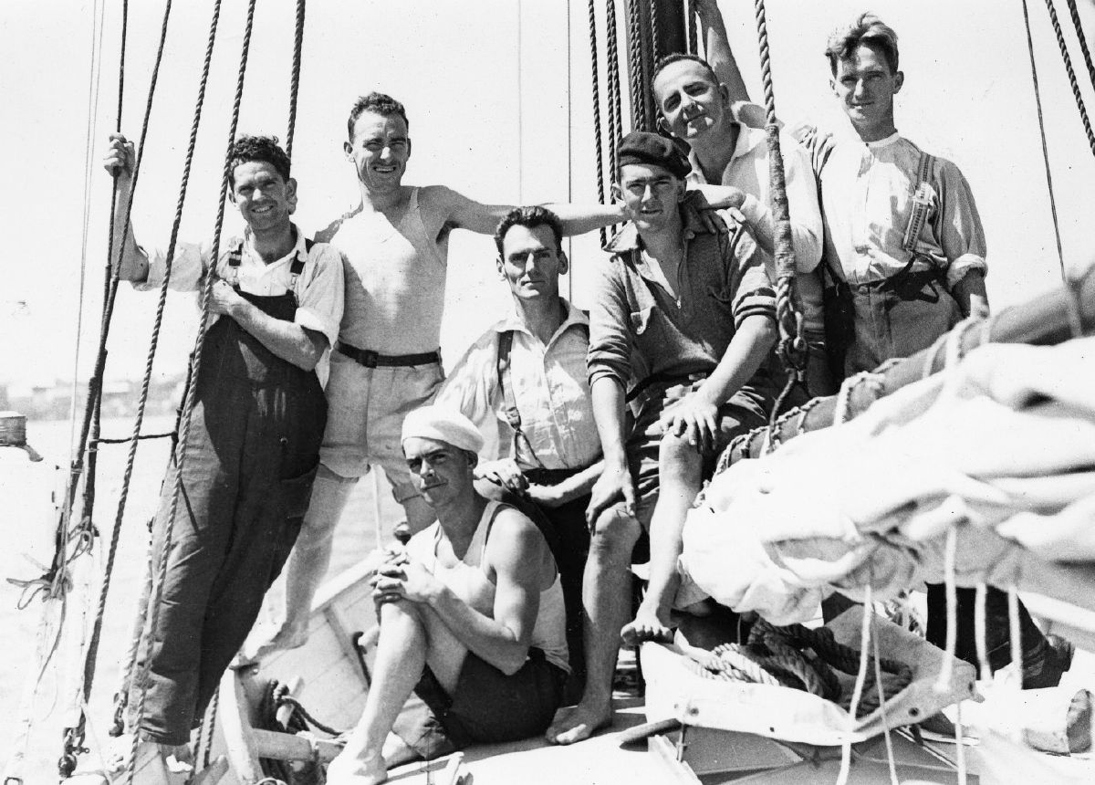 散布亮光者号的船员