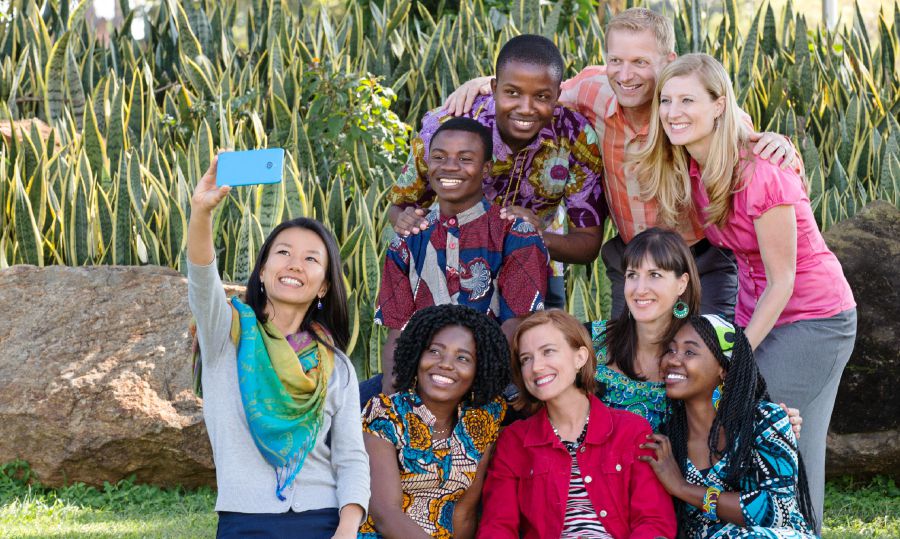 一群年轻的耶和华见证人