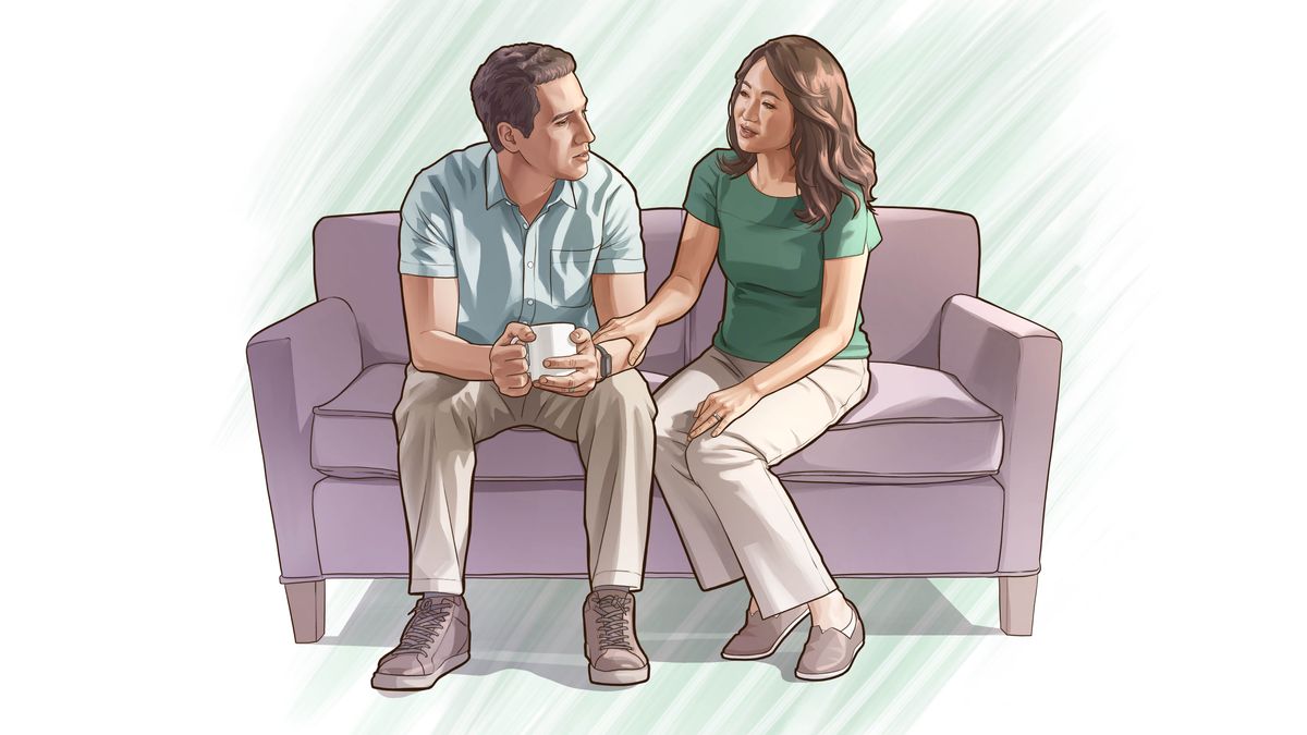 一个丈夫正在认真听妻子说话。