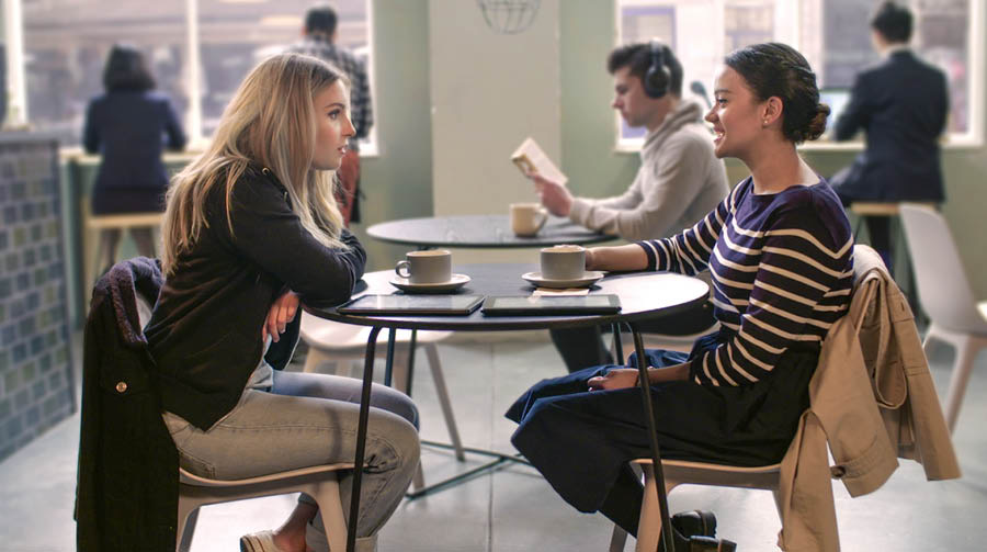 A scene from the video “Help Your Bible Students to Attend Meetings.” Neeta invites Jade to a congregation meeting.